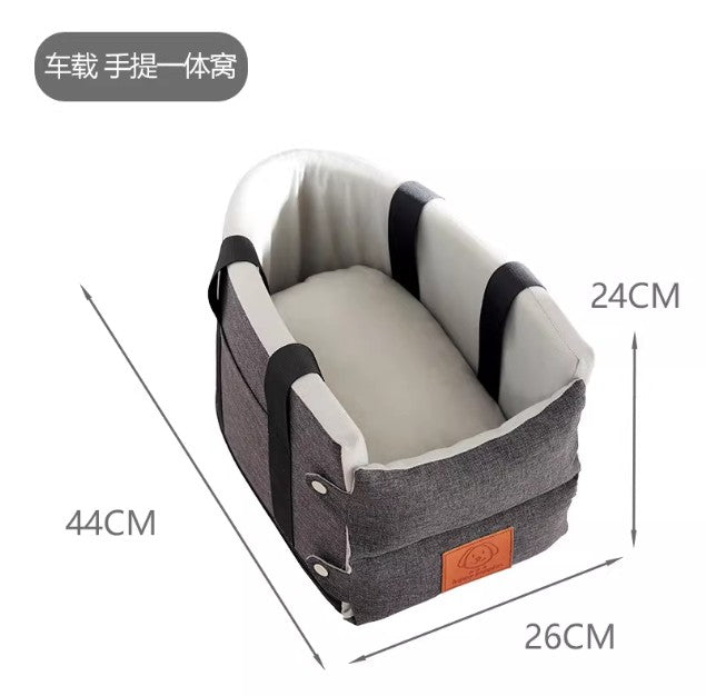 BLOBLO, a popular cross-border e-commerce platform on Amazon and TikTok, offers a centrally located pet car seat, dog mat, and other car accessories.