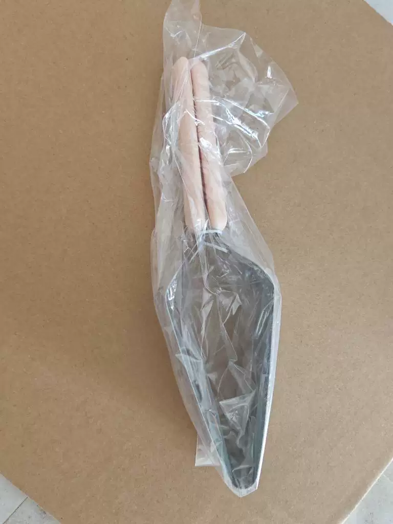 Stainless steel cake slicer, cake divider, triangular cake slicer, cake tongs tool