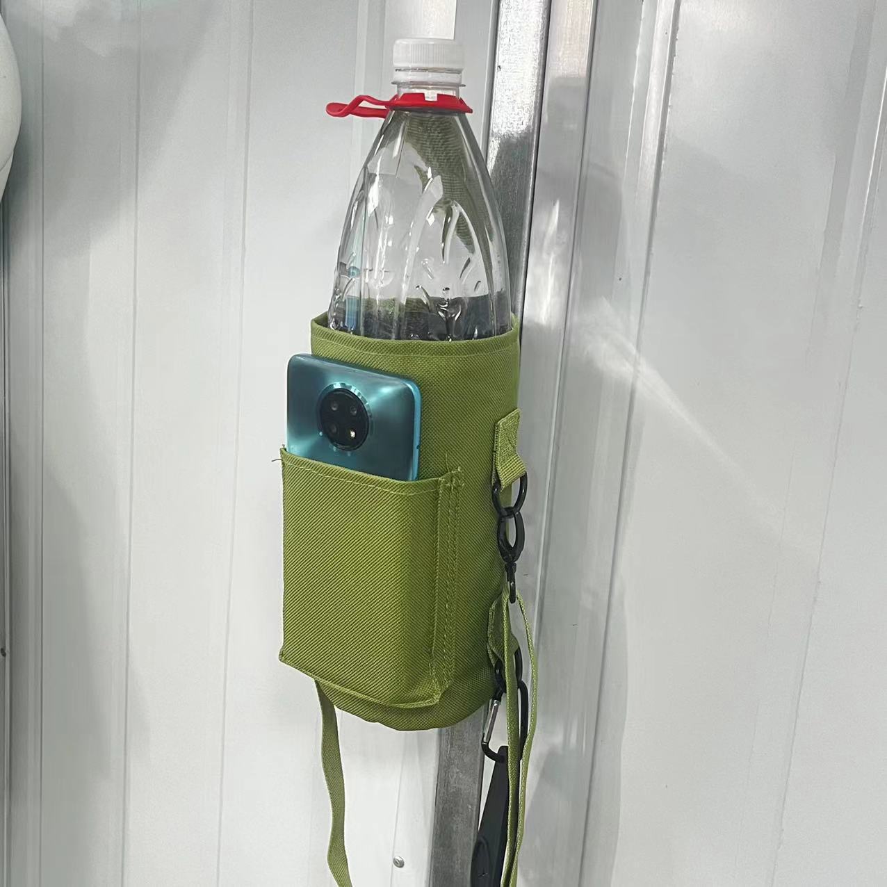 Cross-border hot-selling fitness magnetic water bottle bag water cup messenger bag gym phone key storage bag source spot