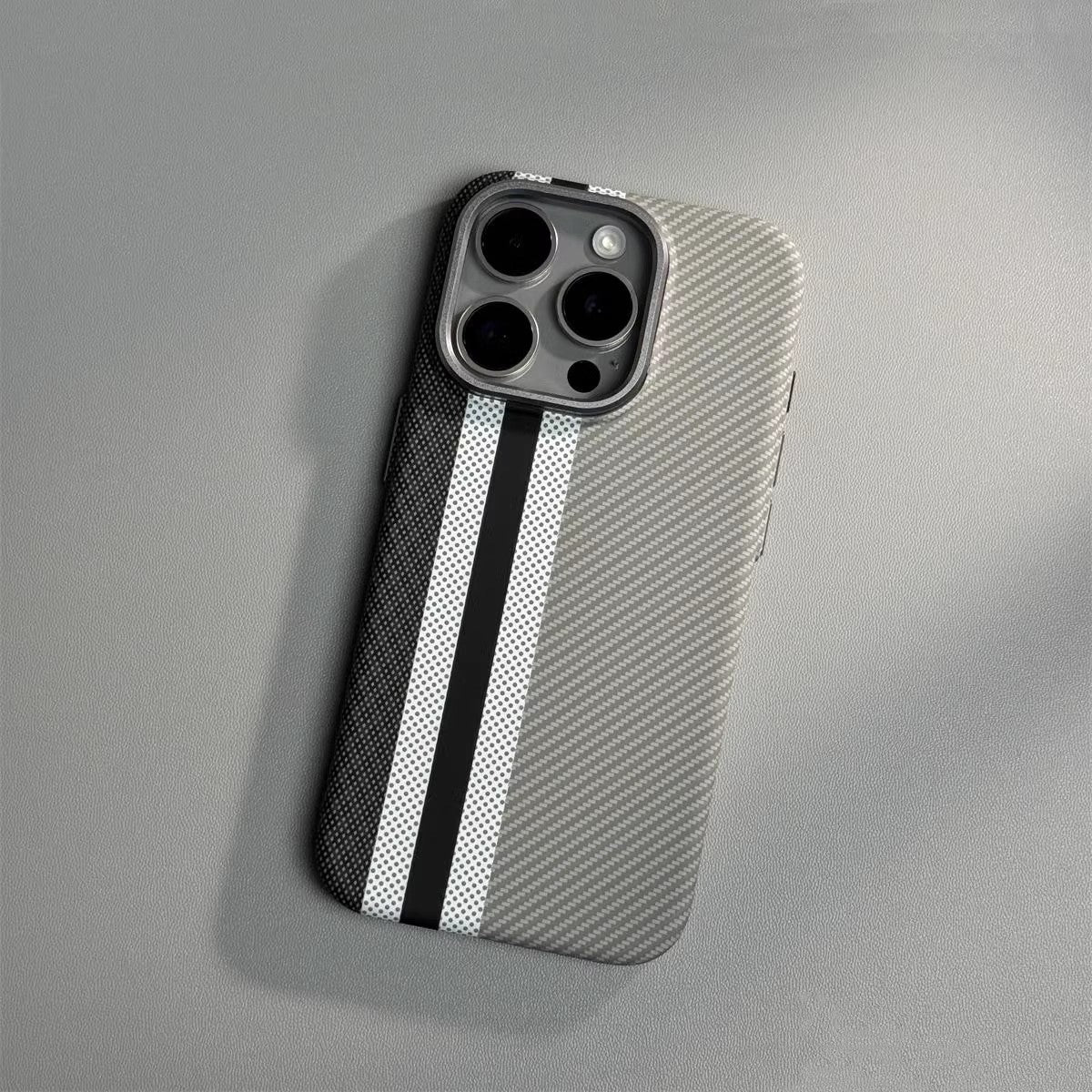 Suitable for iPhone15ProMax mobile phone case Kevlar magnetic hard shell 14 carbon fiber pattern anti-fall protective cover