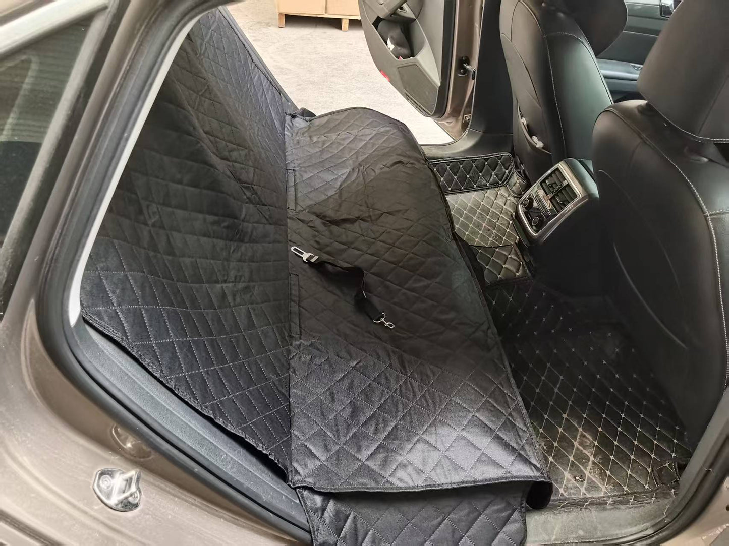 Cross-border hot-selling car trunk mat, stain-resistant car pet seat cushion, large and medium-sized dog car seat cushion, car accessories