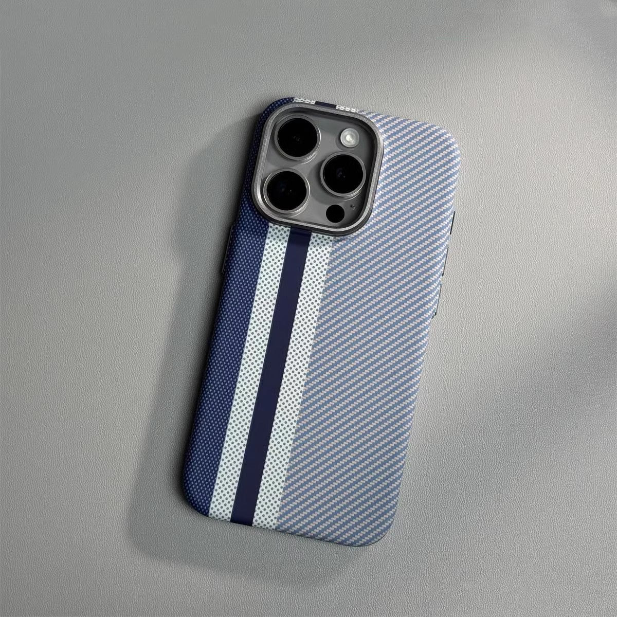 Suitable for iPhone15ProMax mobile phone case Kevlar magnetic hard shell 14 carbon fiber pattern anti-fall protective cover