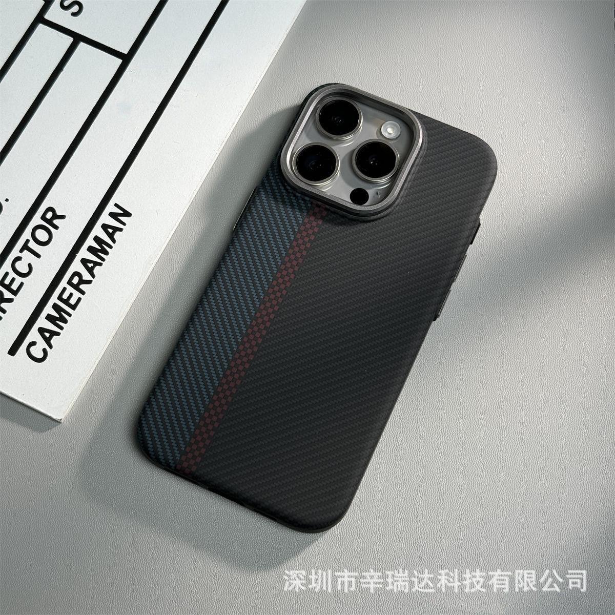 Suitable for iPhone15ProMax mobile phone case Kevlar magnetic hard shell 14 carbon fiber pattern anti-fall protective cover