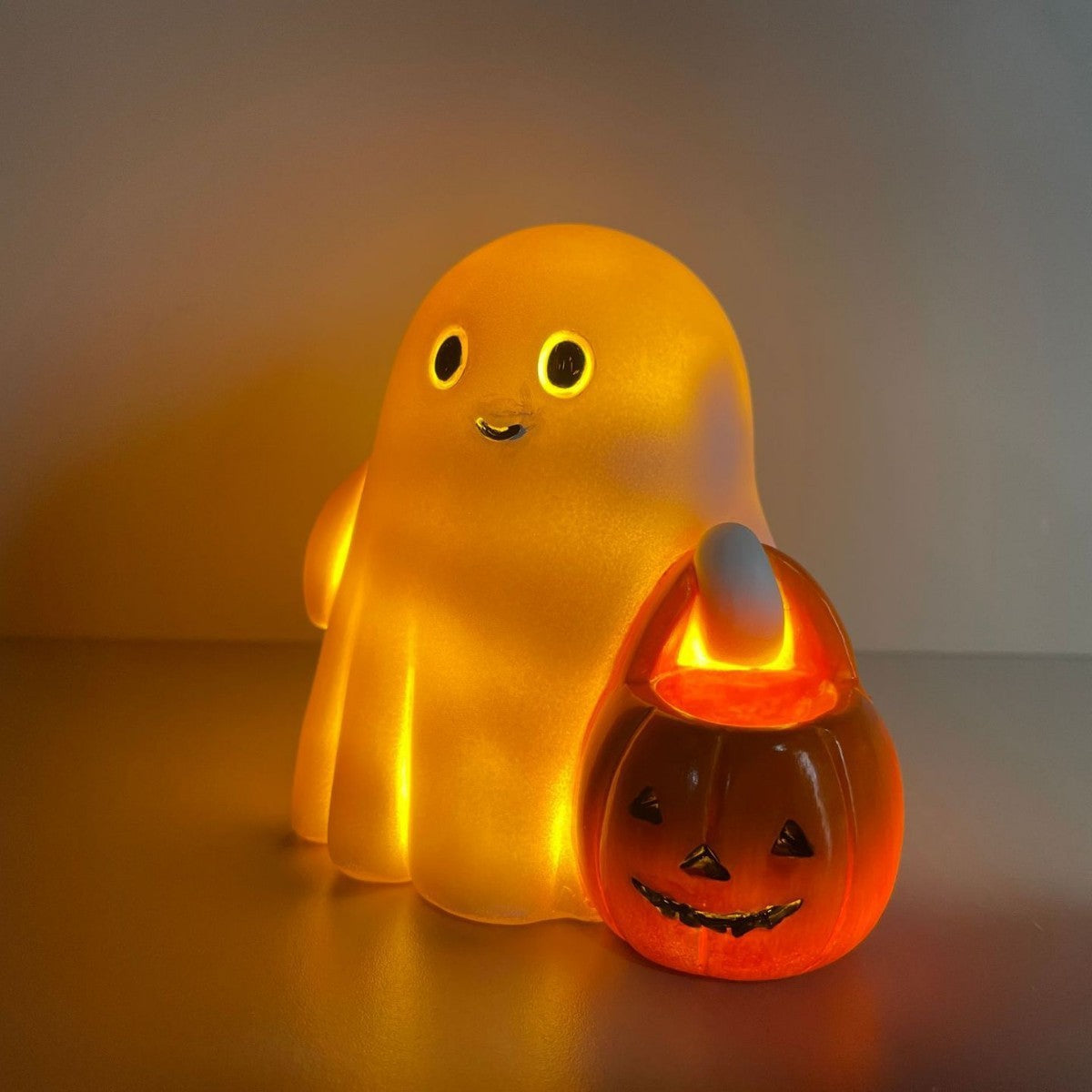 New cross-border Middle Finger Cute Ghost Halloween Resin Craft Ornament