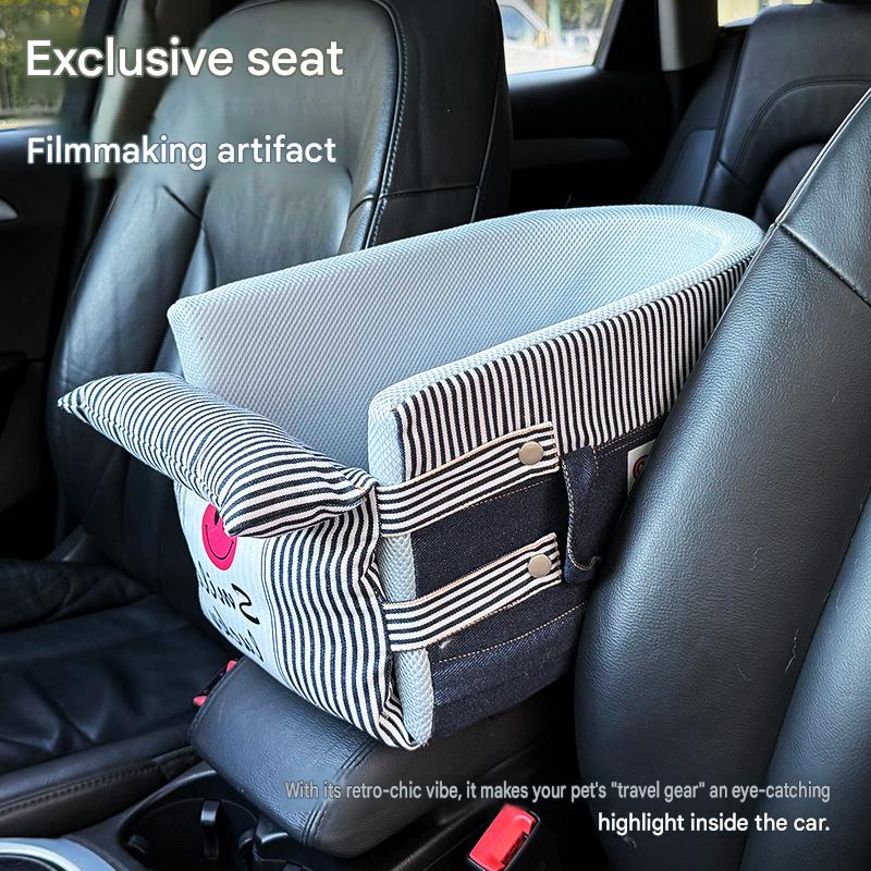 BLOBLO, a popular cross-border e-commerce platform on Amazon and TikTok, offers a centrally located pet car seat, dog mat, and other car accessories.