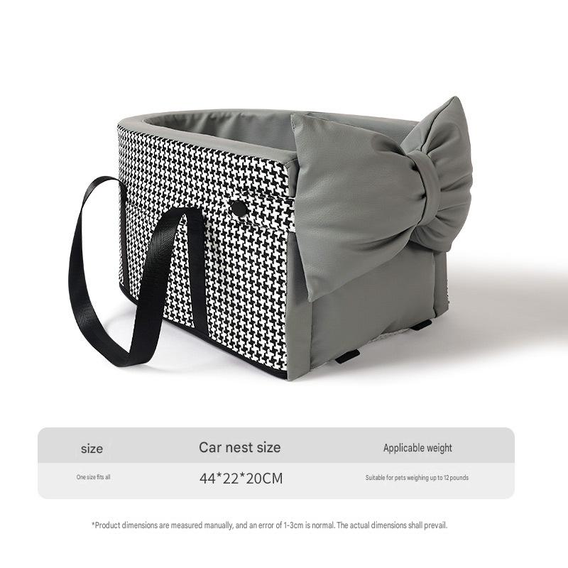 BLOBLO, a popular cross-border e-commerce platform on Amazon and TikTok, offers a centrally located pet car seat, dog mat, and other car accessories.